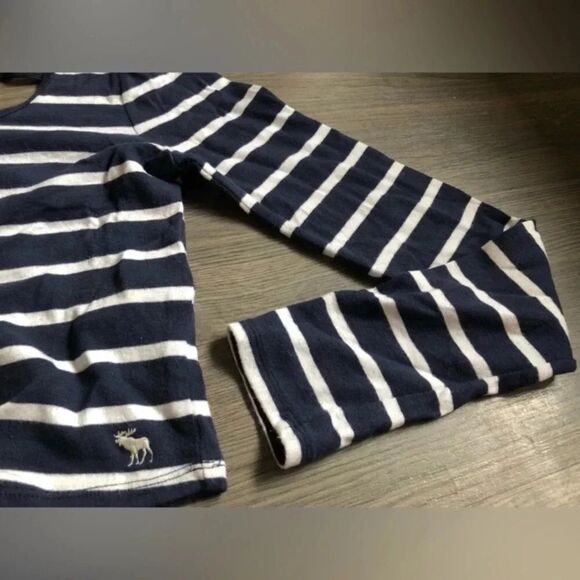 Abercrombie & Fitch | Stripped Long Sleeve  Crop Top - Picture 4 of 4